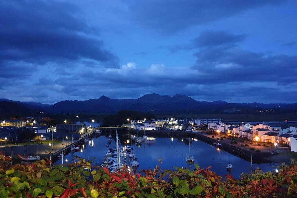 Porthmadog Harbour Town - High Street Apartment. Экстерьер фото